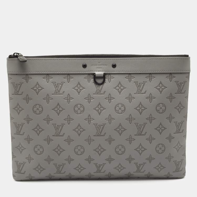مملوكة مسبقًا Louis Vuitton Anthracite Gray Monogram Shadow Leather Pochette Discovery