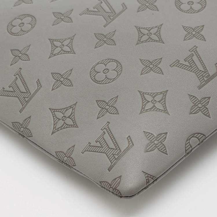مملوكة مسبقًا Louis Vuitton Anthracite Gray Monogram Shadow Leather Pochette Discovery