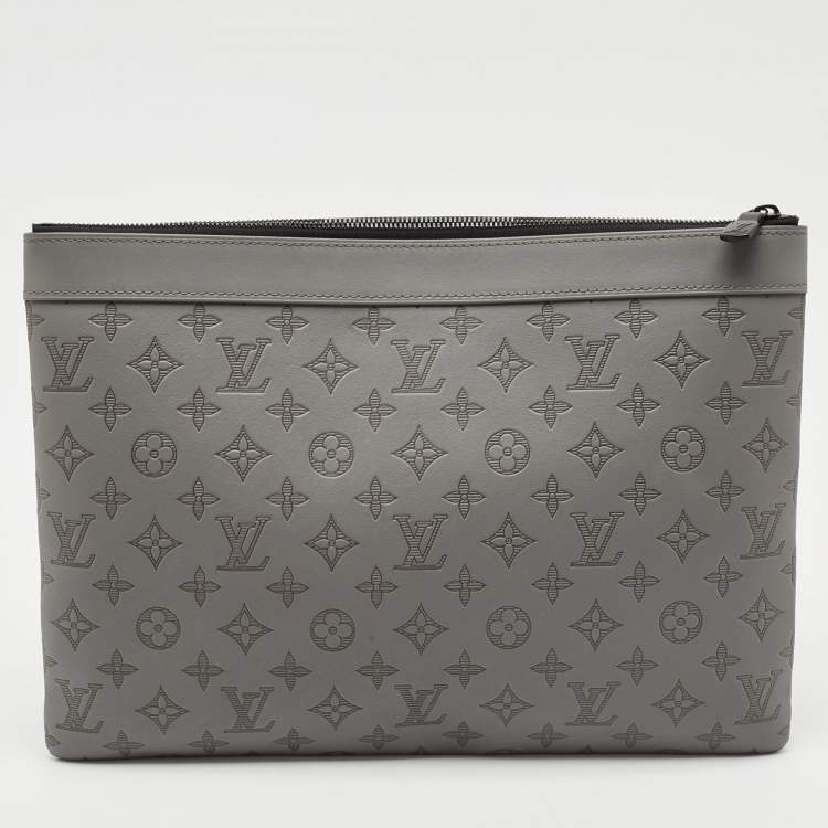 مملوكة مسبقًا Louis Vuitton Anthracite Gray Monogram Shadow Leather Pochette Discovery