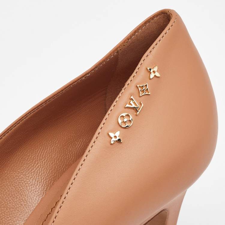 Pre Owned Louis Vuitton Peach Leather Signature Pumps Size 37