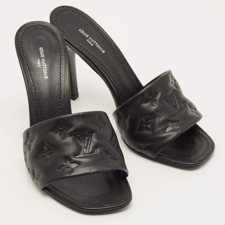 مملوكة مسبقًا Louis Vuitton Revival Size 39 Black Monogram Embossed Leather Slide Sandals