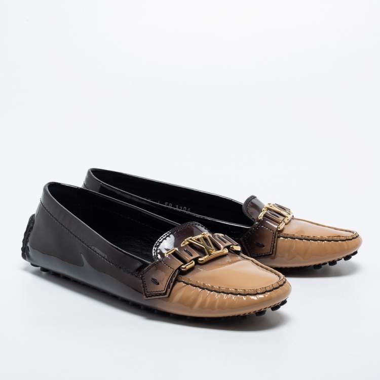 مملوكة مسبقًا Louis Vuitton Black/Beige Patent Leather Oxford Loafers Size 38