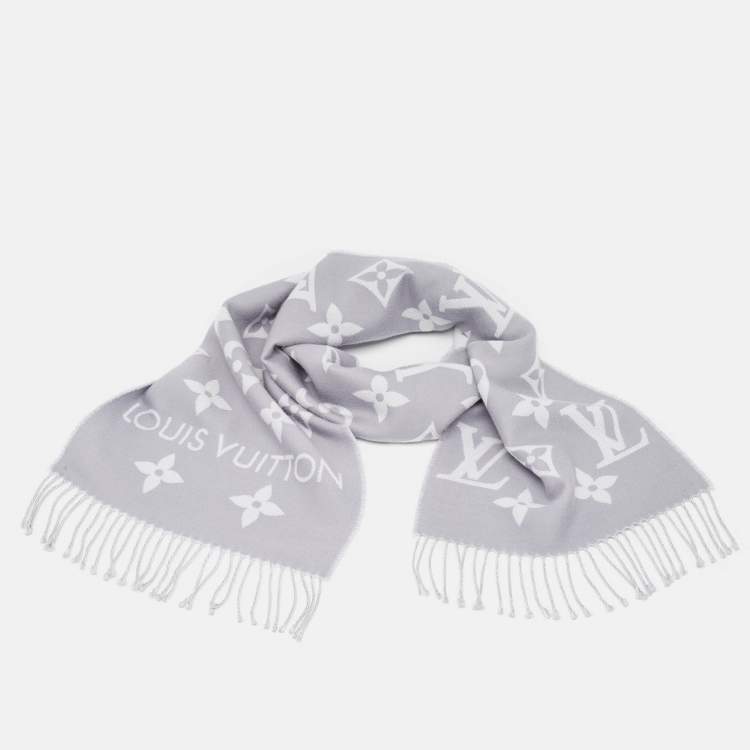 مملوكة مسبقًا Louis Vuitton Grey Wool LV Essential Scarf