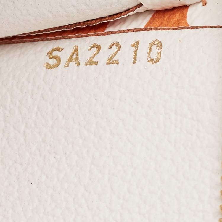 Pre Owned Louis Vuitton Cream/Caramel Monogram Giant Crafty Canvas Toiletry Pouch 26