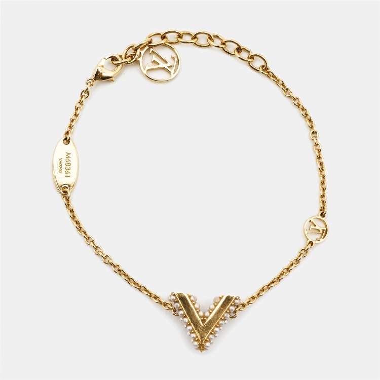 Pre Owned Louis Vuitton Essential V  Faux Pearls Gold Tone Bracelet