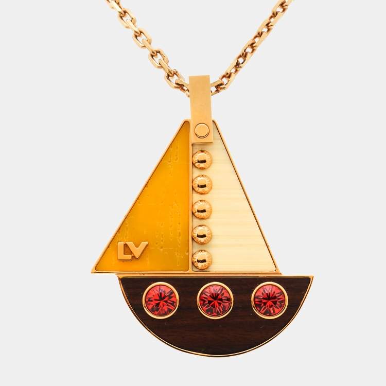مملوكة مسبقًا Louis Vuitton Float the Boat Crystal Resin Wood Gold Tone Necklace and Earrings Set
