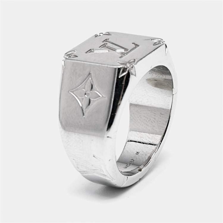 مملوكة مسبقًا Louis Vuitton Monogram Signet Silver Tone Ring Size 59