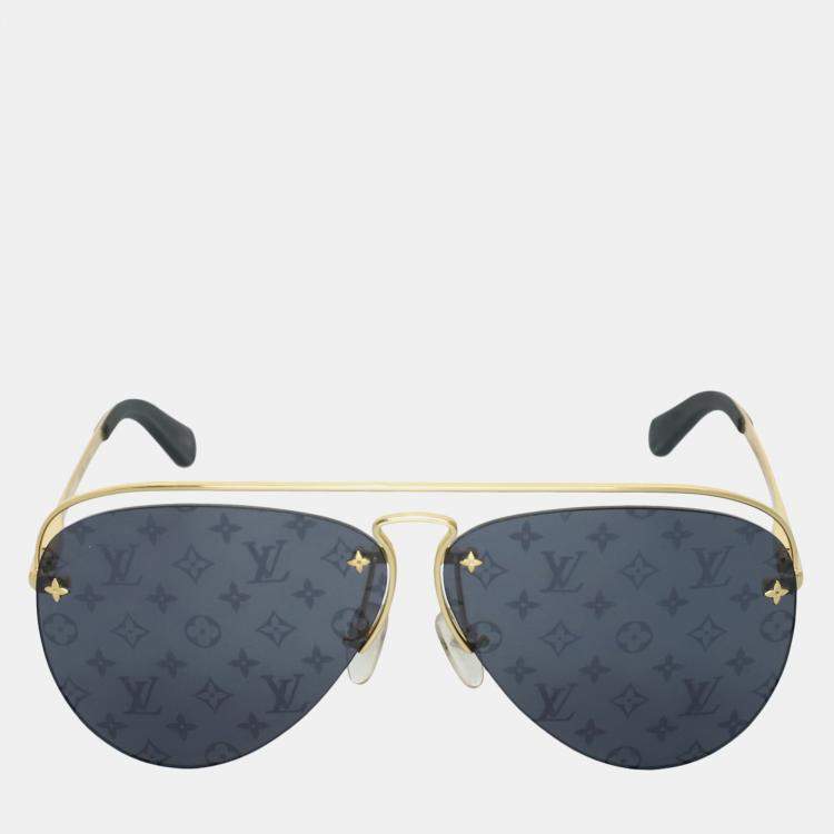 مملوكة مسبقًا Louis Vuitton Pilot Light Sunglasses