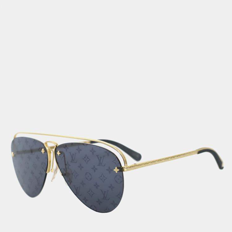 مملوكة مسبقًا Louis Vuitton Pilot Light Sunglasses