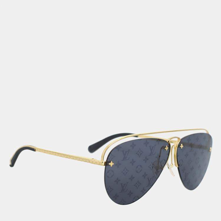 مملوكة مسبقًا Louis Vuitton Pilot Light Sunglasses