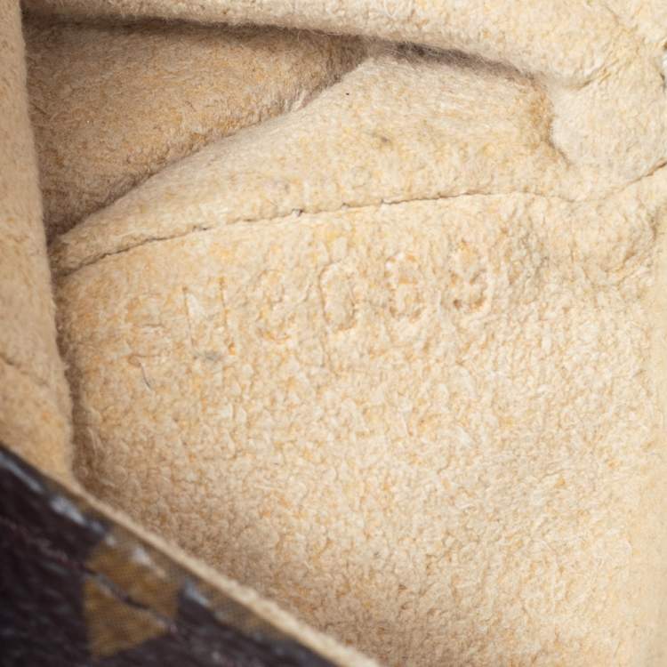 مملوكة مسبقًا Louis Vuitton Monogram Canvas Etui Phone Case MM