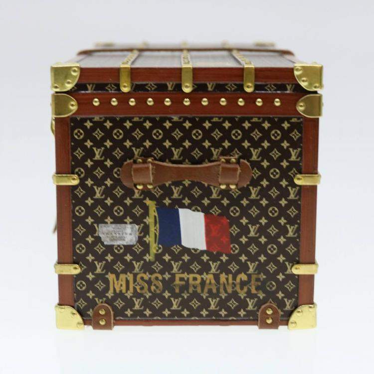 Pre Owned Louis Vuitton Brown Miss France Trunk Paperweight 