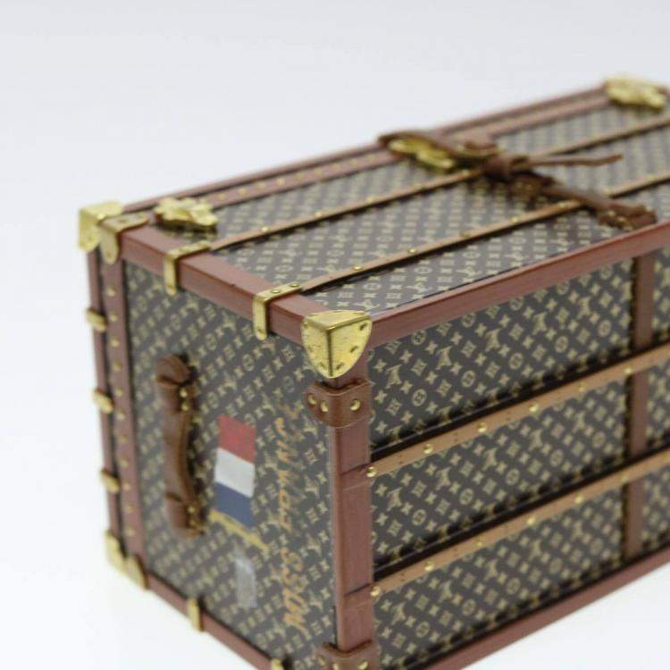Pre Owned Louis Vuitton Brown Miss France Trunk Paperweight 