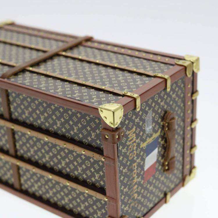 Pre Owned Louis Vuitton Brown Miss France Trunk Paperweight 