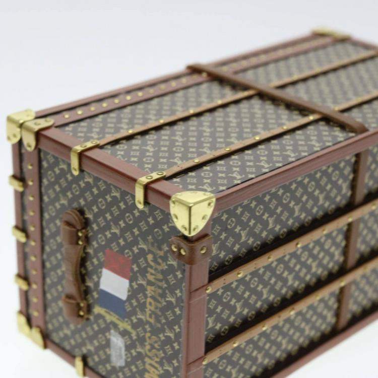 Pre Owned Louis Vuitton Brown Miss France Trunk Paperweight 