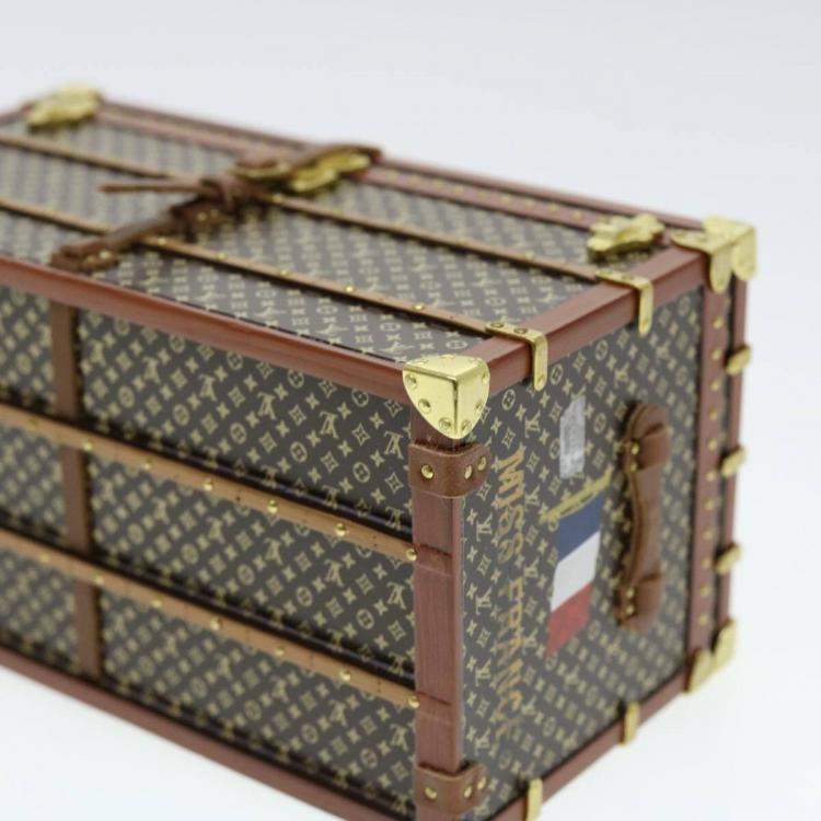Pre Owned Louis Vuitton Brown Miss France Trunk Paperweight 