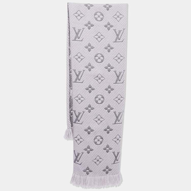 Pre Owned Louis Vuitton Pearl Grey Wool Logomania Shine Scarf