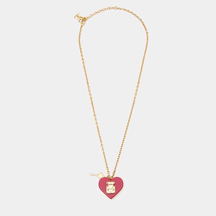 مملوكة مسبقًا Louis Vuitton Fuchsia Lock Me Heart Resin Gold Tone Necklace