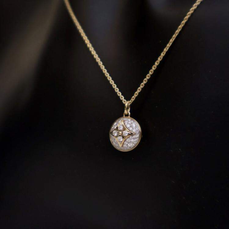 Pre Owned Louis Vuitton 18K Yellow Gold Diamond Blossom Pendant Chain Necklace