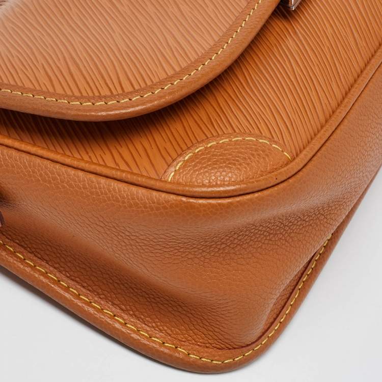 Pre Owned Louis Vuitton Honey Gold Epi Leather Buci Bag
