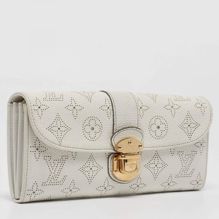 Pre Owned Louis Vuitton White Monogram Mahina Leather Amelia Wallet