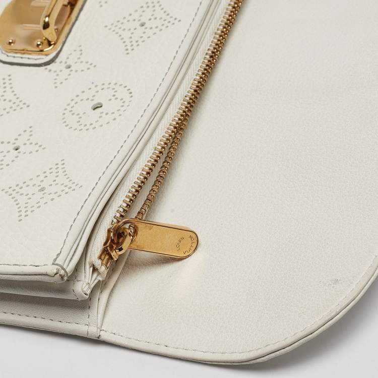 Pre Owned Louis Vuitton White Monogram Mahina Leather Amelia Wallet