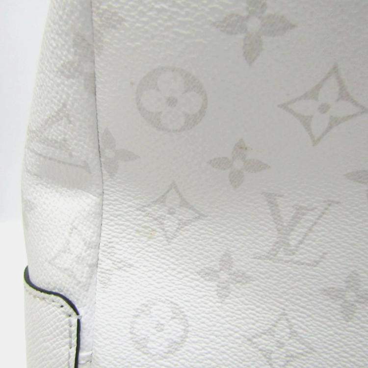 Pre Owned Louis Vuitton Blanc Monogram Taiga Leather Discovery PM Backpack