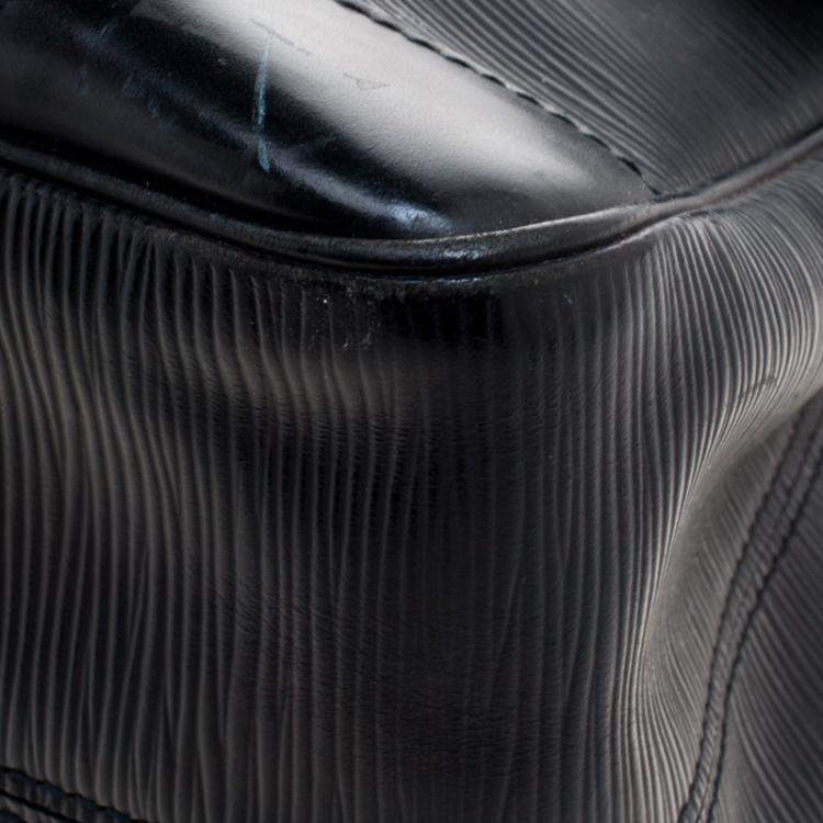 Pre Owned Louis Vuitton Black Epi Leather Segur MM Bag