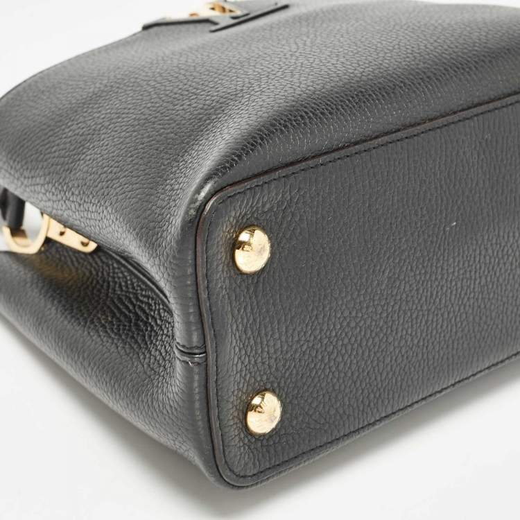 مملوكة مسبقًا Louis Vuitton Black Leather Capucines PM Bag
