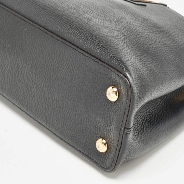 مملوكة مسبقًا Louis Vuitton Black Leather Capucines PM Bag