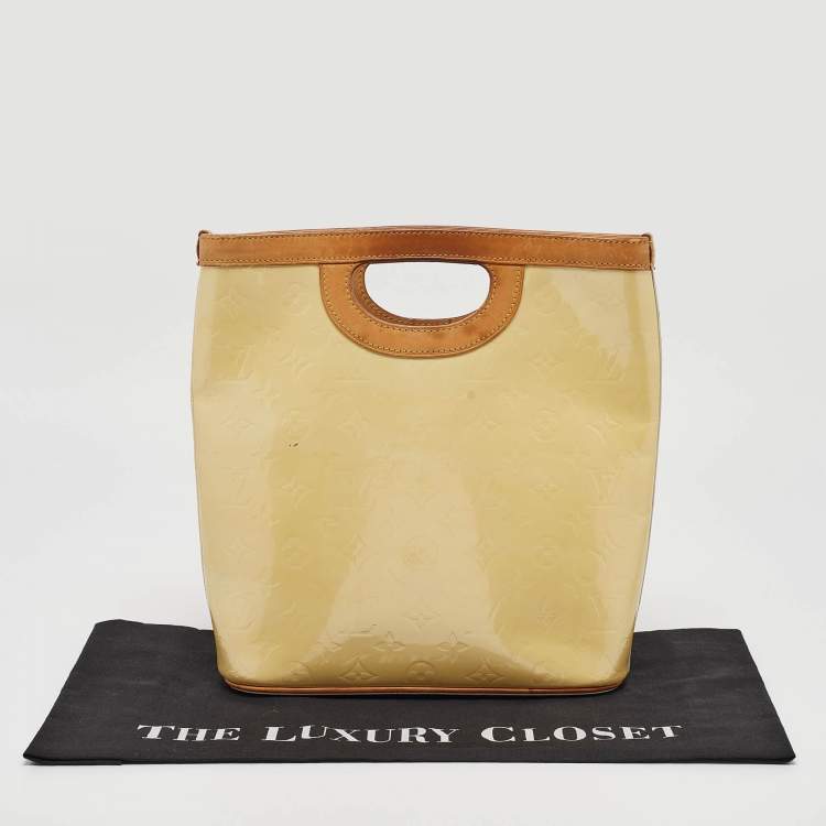 مملوكة مسبقًا Louis Vuitton Cream Monogram Vernis Stillwood Vertical Bag