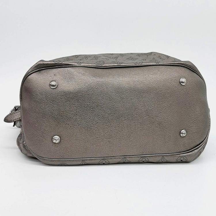 Pre Owned Louis Vuitton Silver Leather Mahina XL Bag