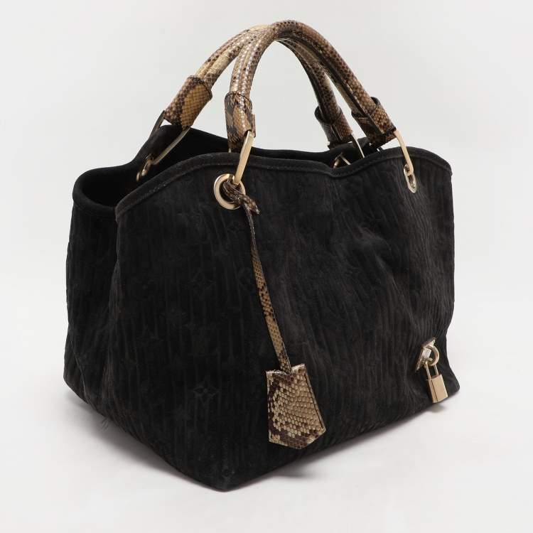مملوكة مسبقًا Louis Vuitton Black Monogram Embossed Suede Limited Edition Whisper PM Bag