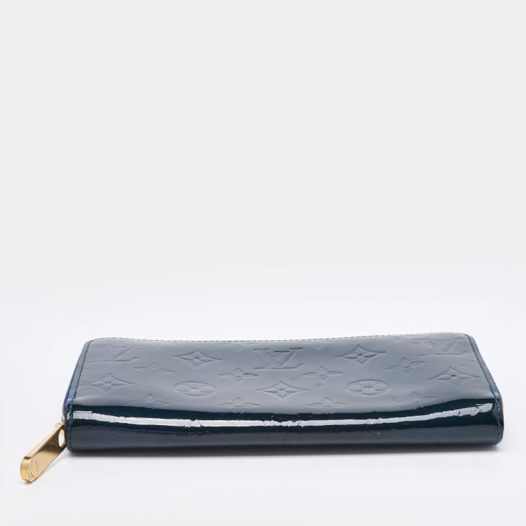 Pre Owned Louis Vuitton Grand Blue Monogram Vernis Leather Zippy Wallet