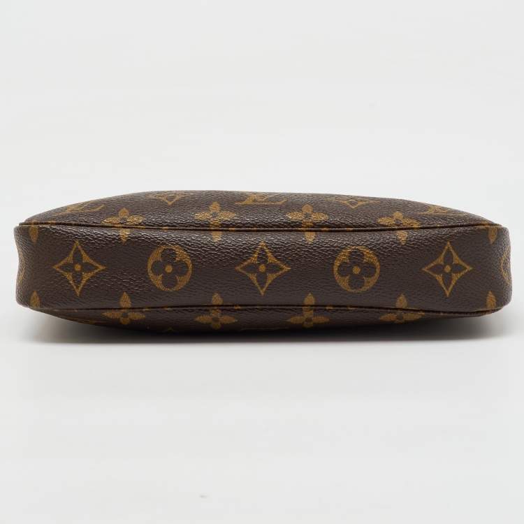 مملوكة مسبقًا Louis Vuitton Monogram Canvas Pochette Accessoires Bag