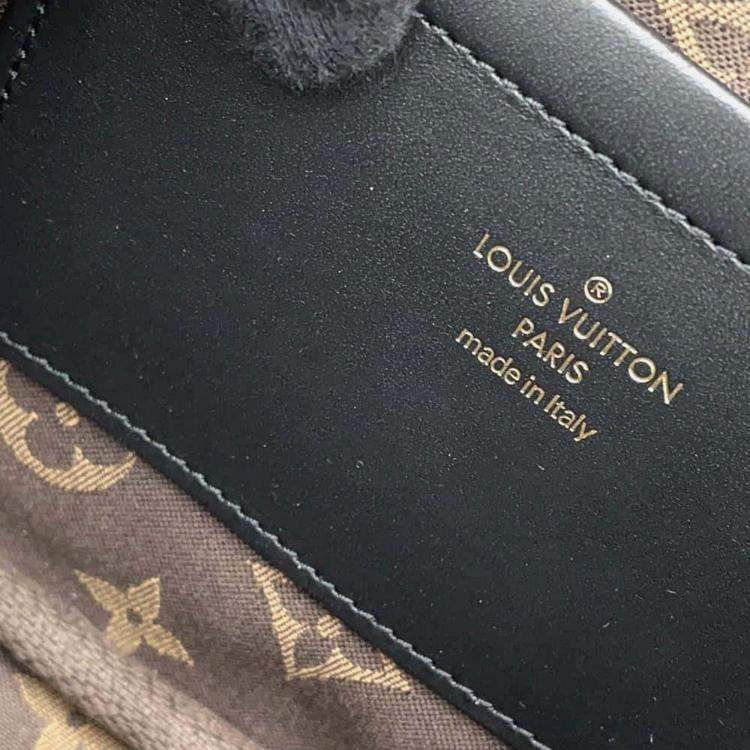 Pre Owned Louis Vuitton Black Calf Leather Utility Crossbody Bag