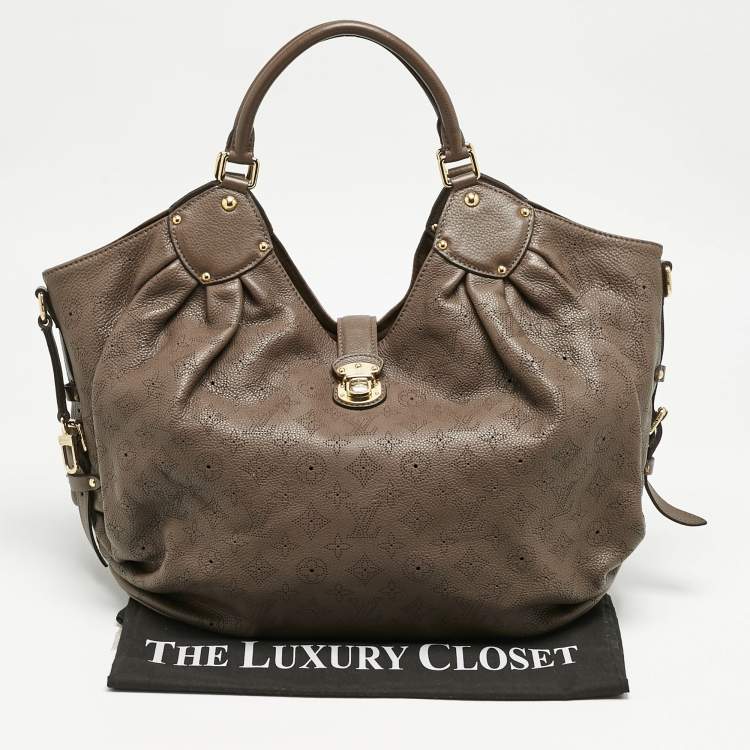 Pre Owned Louis Vuitton Gris Pearl Monogram Mahina Leather Surya XL Bag