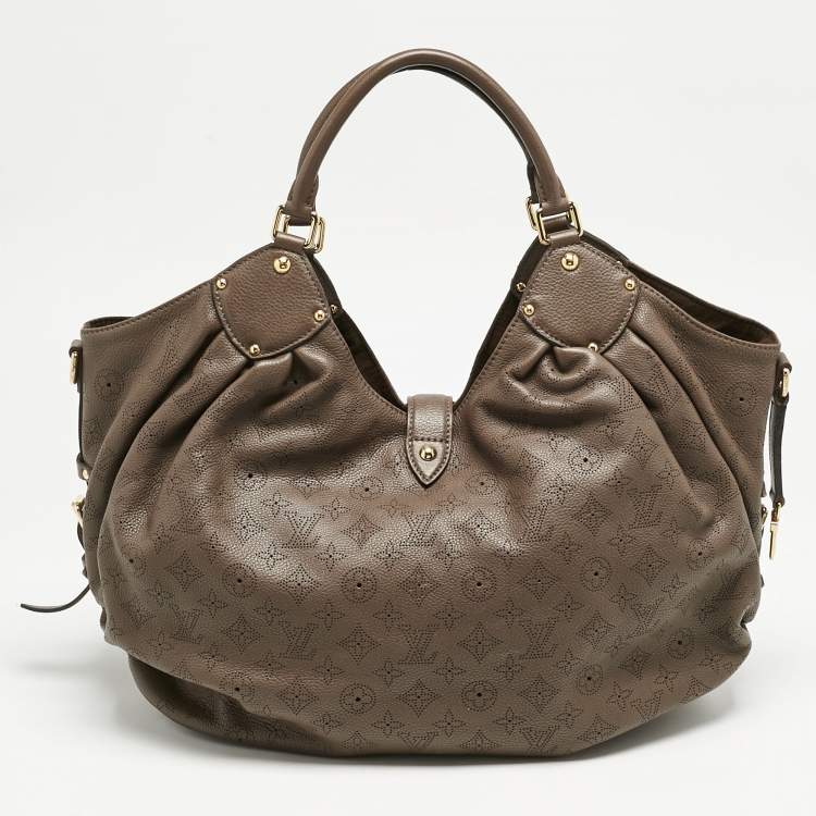 Pre Owned Louis Vuitton Gris Pearl Monogram Mahina Leather Surya XL Bag