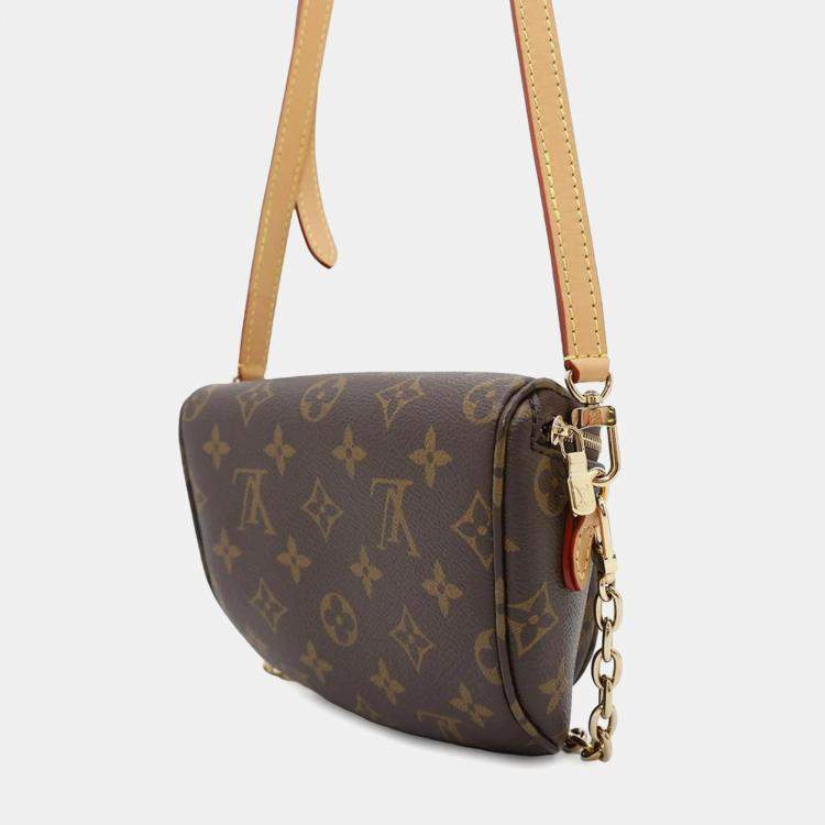 مملوكة مسبقًا Louis Vuitton Mini Bum Monogram Shoulder Bag