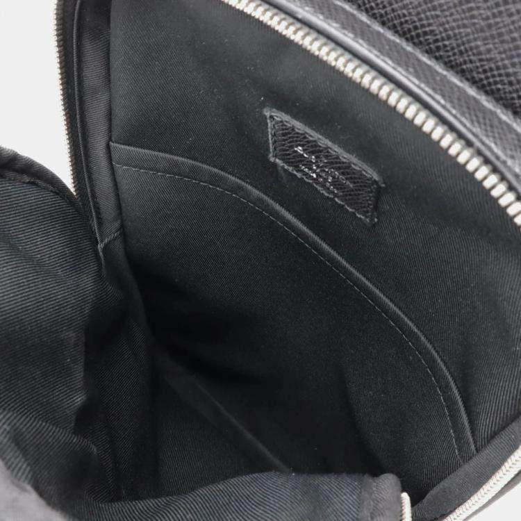 Pre Owned Louis Vuitton Avenue Black Taiga Leather Sling Bag
