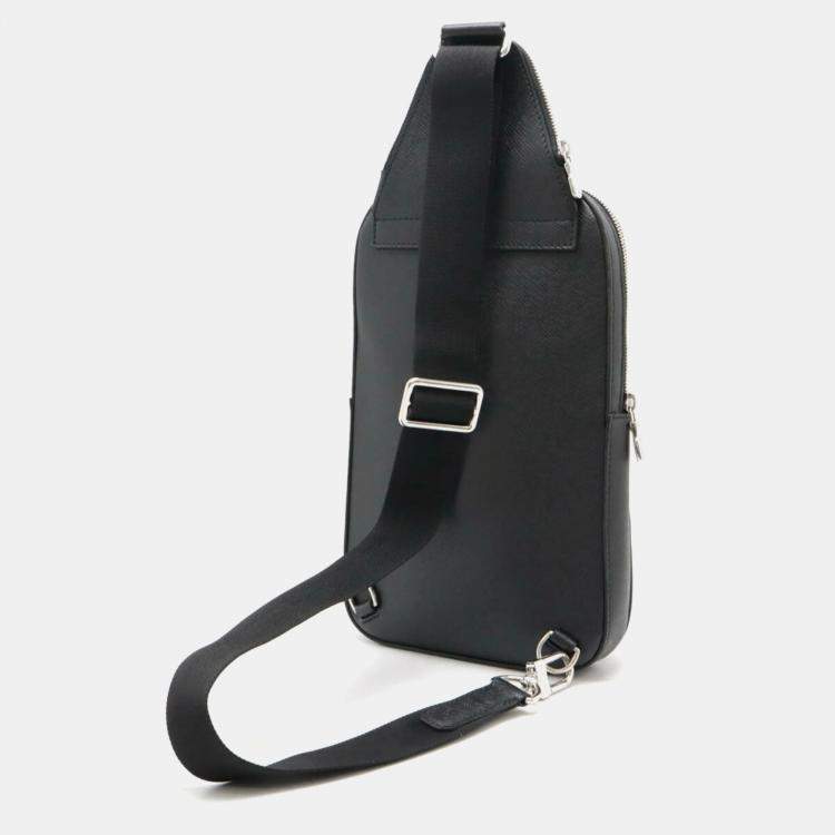 Pre Owned Louis Vuitton Avenue Black Taiga Leather Sling Bag