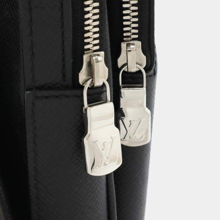 Pre Owned Louis Vuitton Avenue Black Taiga Leather Sling Bag