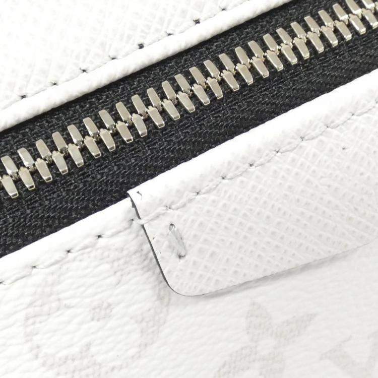 Pre Owned Louis Vuitton Discovery PM White Taiga Leather Backpack