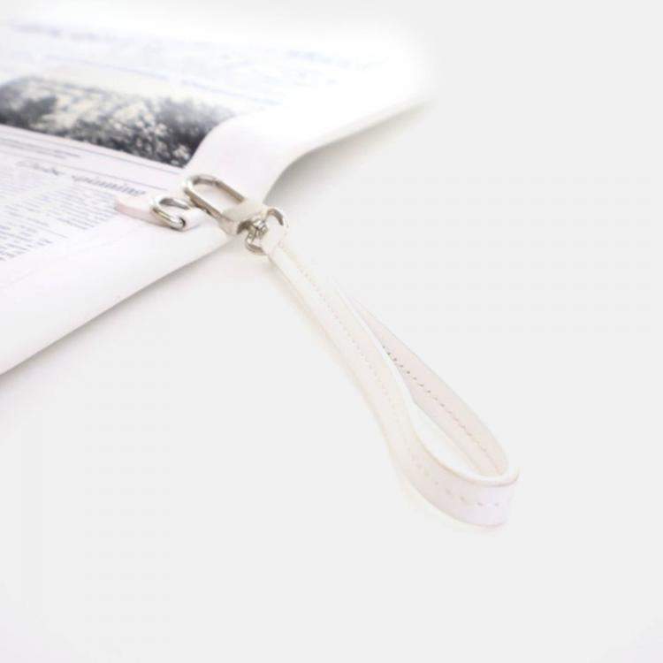 مملوكة مسبقًا Louis Vuitton Newspaper Pouch White Black Blue Calfskin Clutch Bag