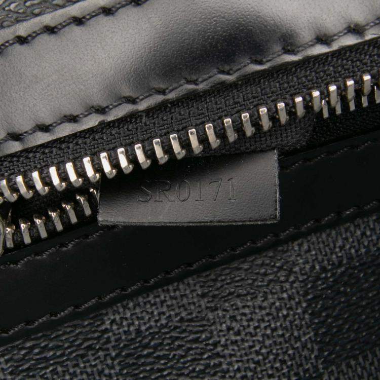 مملوكة مسبقًا Louis Vuitton Black Damier Graphite Mick MM Bag