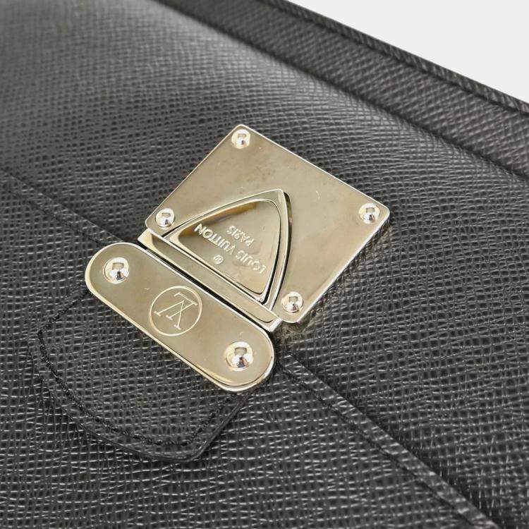 Pre Owned Louis Vuitton Belaia Black Taiga Leather Clutch Bag