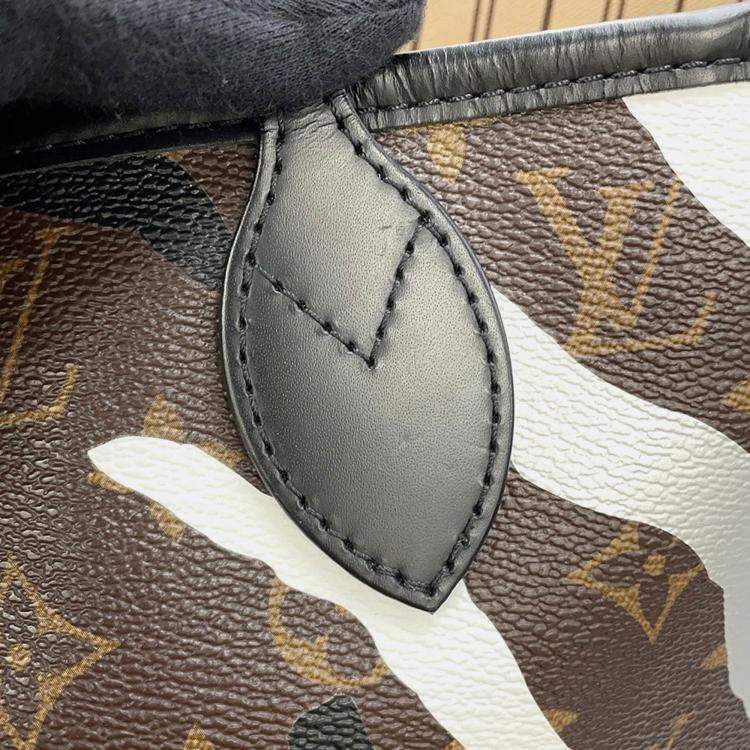 Pre Owned Louis Vuitton Neverfull League Of Legends Noir/Gold/Silver Monogram Size Mm