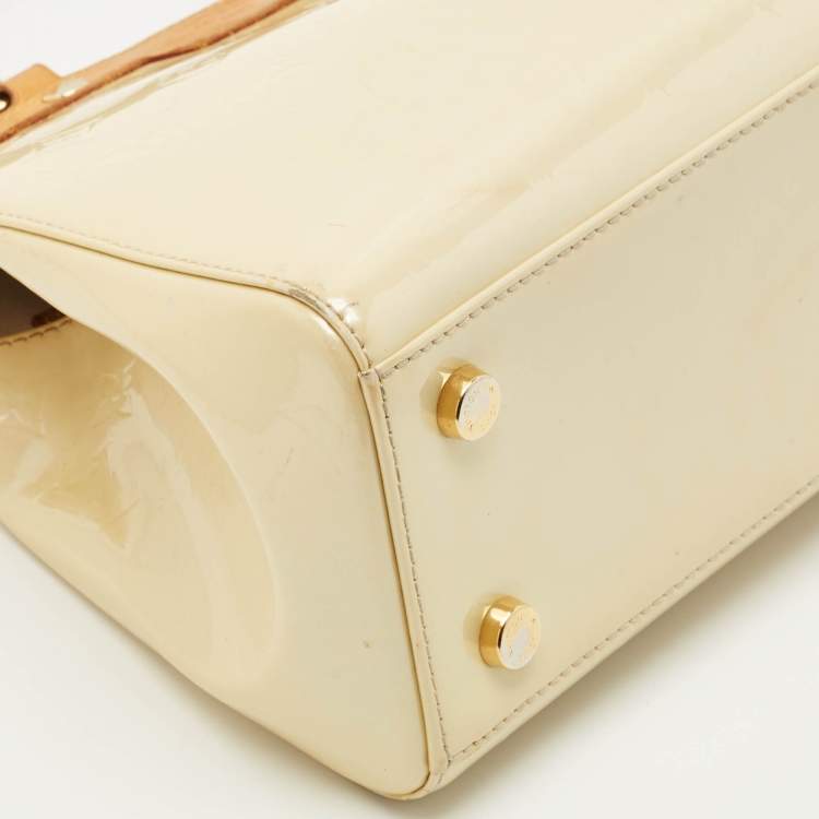 Pre Owned Louis Vuitton Blanc Corail Monogram Vernis Brea MM Bag