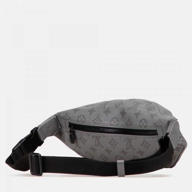 Pre Owned Louis Vuitton Grey Monogram Shadow Discovery Bumbag