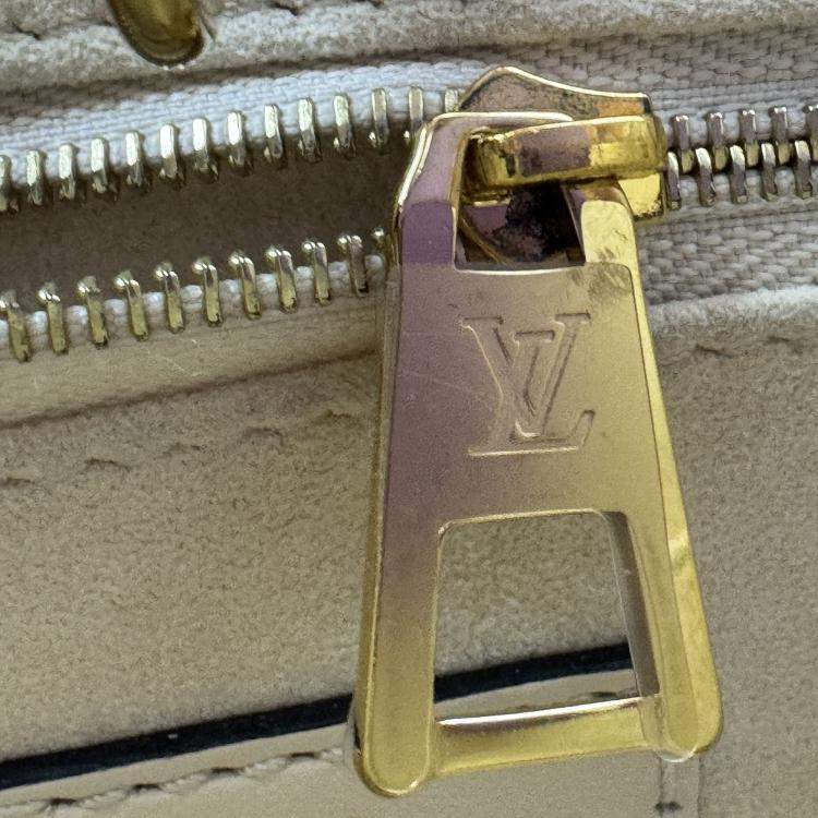 Pre Owned Louis Vuitton Onthego white Monogram Empreinte Leather Size PM